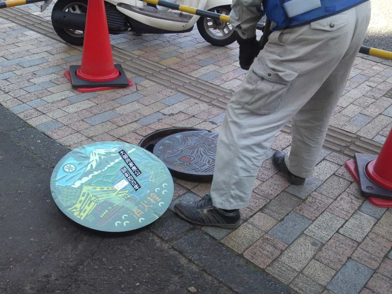 Remplacement de plaques d'égout dans la ville de Shizuoka!