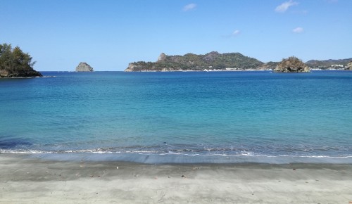 belles plages à l'eau turquoise sur l'île de Chichijima au Japon