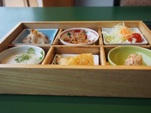 Le petit déjeuner traditionnel japonais au Kinugawa Park Hotel