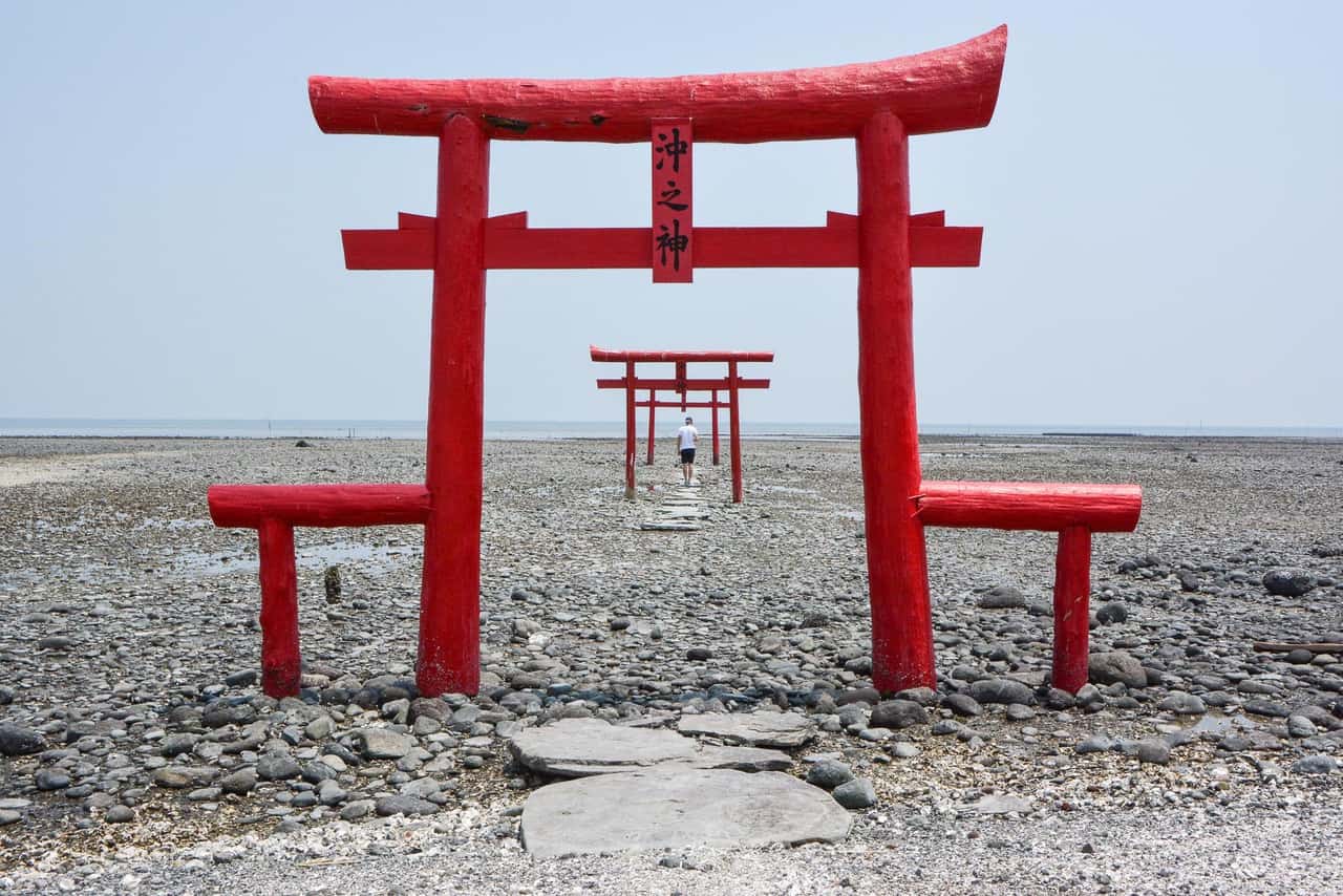 Découvrir le mystérieux torii dans la mer à Tara, Saga
