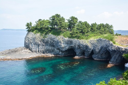 Les grottes de Nanatsugama Enchi à Karatsu où Jacques Mayol allait souvent petit dans la préfecture de Saga sur l'île de Kyushu