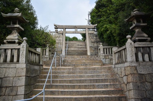 Le sanctuaire Shimotsui Gion à shimotsui en mer intérieure de Seto, Kurashiki, Okayama
