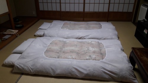 Iwamotorou Ryokan, le ryokan de plus de 700 ans à Enoshima avec les futons