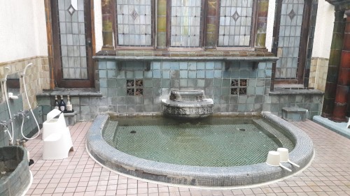 Iwamotorou Ryokan, le ryokan de plus de 700 ans à Enoshima avec les bains