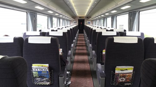 le romance car, le train express reliant Shinjuku à Hakone, Enoshima et Kamakura avec l'intérieur