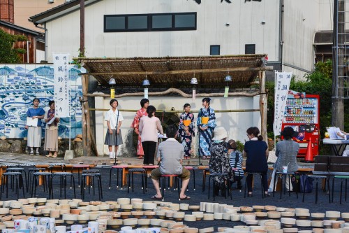 Le village de potiers d'Okawachiyama tout près d'Imari avec son festival et ces concerts