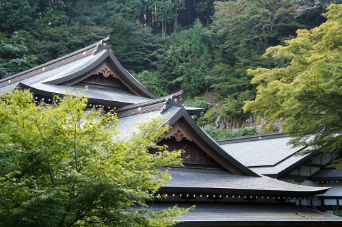 Toit de temple à Futago-ji, dans la région Rokugo Manzan située dans la péninsule de Kunisaki, Oita, Kyushu