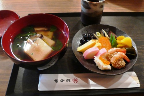 Ozoni, la soupe contenant des mochi, dégustée le jour de l'an