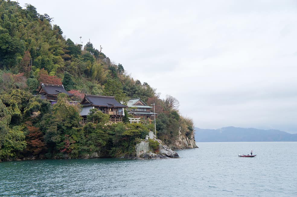 L’île sacrée de Chikubu sur le Lac Biwa