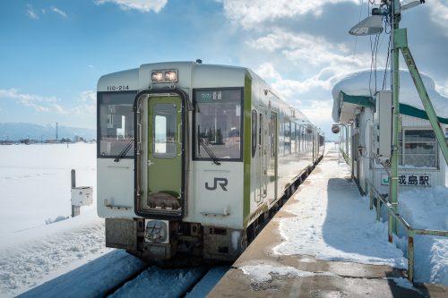 Trains dans la neige, Tohoku, Yonezawa, Japon