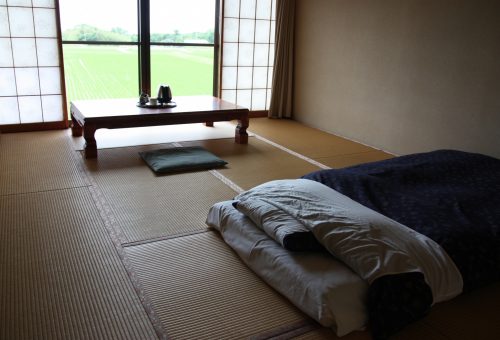 Chambre du ryokan Hananoki Inn sur l'île de Sado, dans la Préfecture de Niigata, Japon