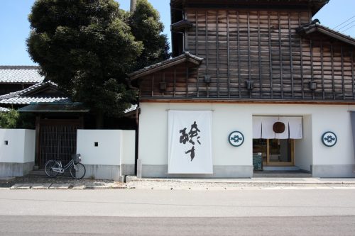 Facade de la brasserie de saké Imayo Tsukasa à Niigata dans la Préfecture de Niigata, Japon