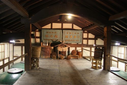 Le grenier de la brasserie de saké Imayo Tsukasa à Niigata dans la Préfecture de Niigata, Japon
