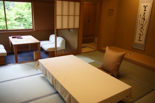 Chambre au ryokan Yumeya à Iwamuro, près de Niigata au Japon