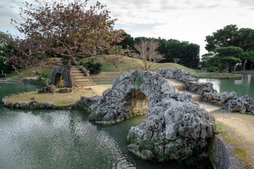 Jardin japonais Shikinaen à Naha dans la Préfecture d'Okinawa, Japon