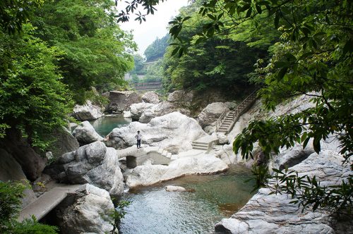 La vallée de Nakatsu où coule la rivière Niyodogawa dans la préfecture de Kochi, Japon