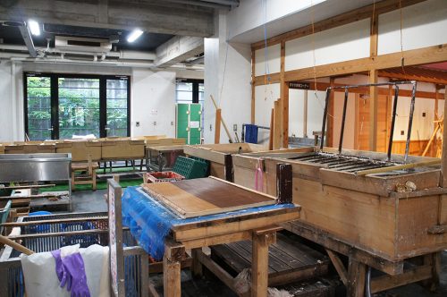 Atelier de fabrication au Musée du Papier Tosa Washi dans la Préfecture de Kochi, Japon