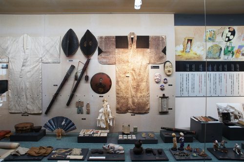 Collection d'objets anciens au Musée du Papier Tosa Washi dans la Préfecture de Kochi, Japon
