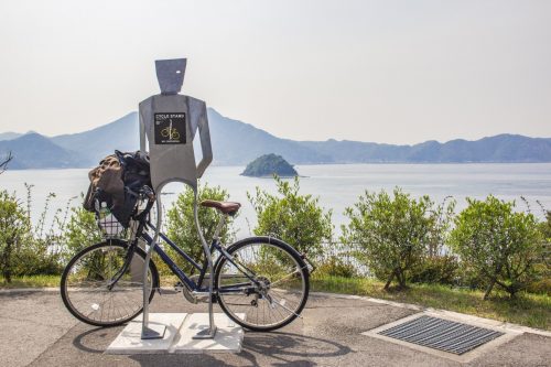 Mr Cycle pour vous servir le long de la Shimanami Kaido, dans la région de Setouchi au Japon