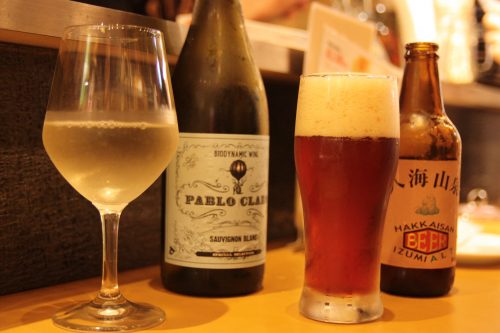 Vin naturel et bière artisanale à Gyoza 365, Bar Yokocho Akasaka, Tokyo, Japon