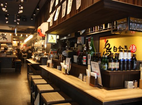Restaurant de yakitori de poulet au Bar Yokocho Akasaka, Tokyo, Japon