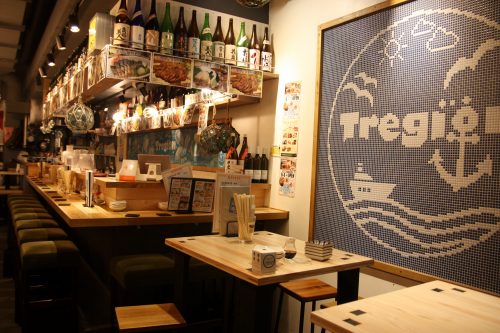 Tregion, restaurant de poisson et saké au Bar Yokocho Akasaka, Tokyo, Japon