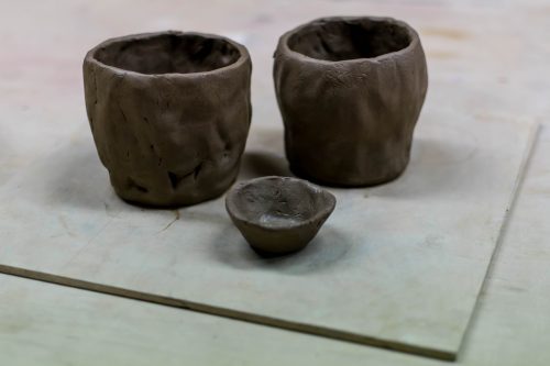 Créations réalisées en cours d'initiation à la poterie à l'atelier Hokujigama à Koshimizu, Hokkaido, Japon