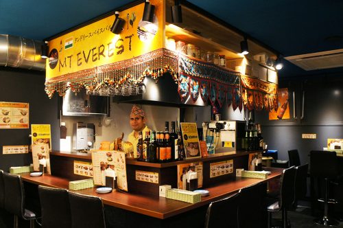Restaurant de cuisine népalaise au Karasuma Bar Yokocho, Kyoto, Japon