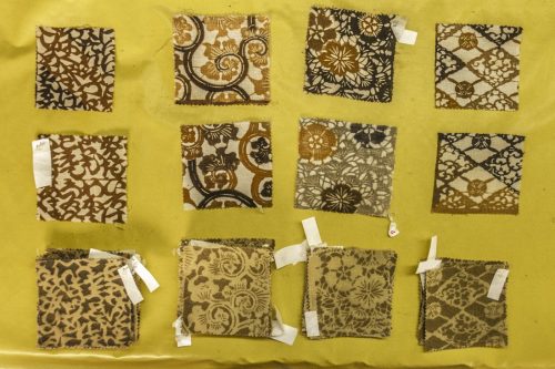 Échantillons de tissu teinté au thé de la ville de Murakami près de Niigata, Japon
