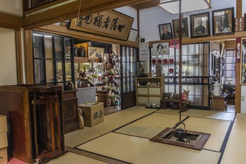 Salon de thé traditionnel dans la ville de Murakami près de Niigata, Japon