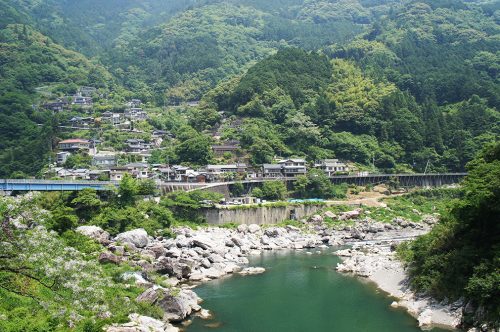 La rivière Niyodogawa dans la préfecture de Kochi, Japon