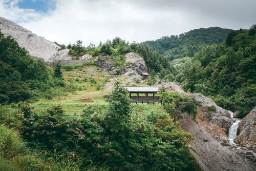 Randonnée dans les montagnes de Yuzawa, préfecture d'Akita, Japon