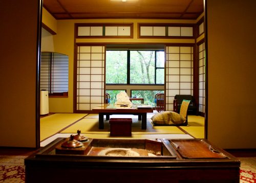 Chambre du Ryokan Sanso-Tensui à Amagase Onsen dans la préfecture d'Oita, Kyushu, Japon