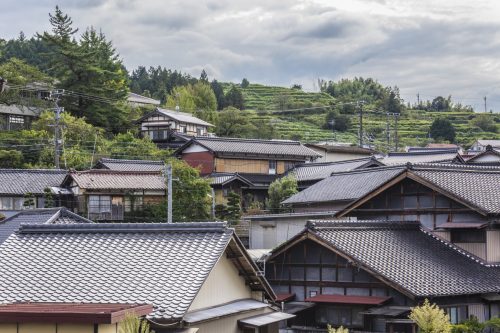 Maisons traditionnelles le long de la Nakasendō, préfecture de Gifu, Japon