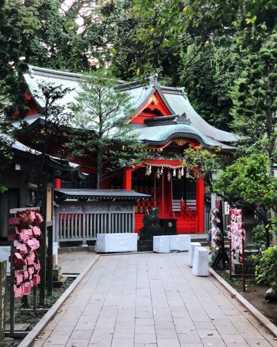 L'un des temples situés à Enoshima, près de Tokyo, Japon