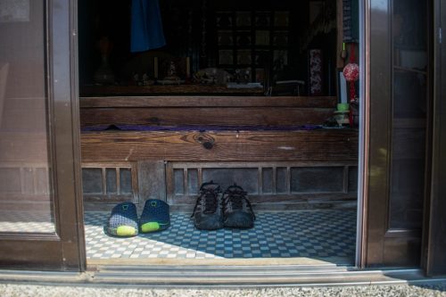 Entrée d'une maison traditionnelle près de la ville d'Usuki, préfecture d'Oita, Japon