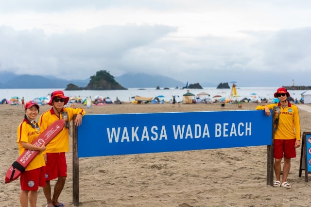 À la découverte de Takahama et les eaux turquoise de sa plage certifiée Pavillon Bleu
