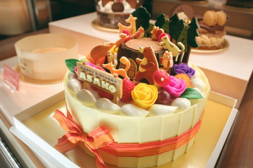 Gâteau d'anniversaire réalisé dans la boutique d'Es Koyama, à Sanda, préfecture de Hyogo, Japon