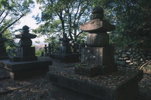 Cimetière du Temple Ganjoji à Hitoyoshi, préfecture de Kumamoto, Kyushu, Japon