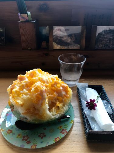 Kakigori servi au café Nodoka dans les gorges de Yabakei dans le préfecture d'Oita, Japon