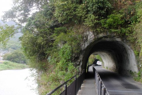 Tunnel Aonodomon dans les gorges de Yabakei dans le préfecture d'Oita, Japon