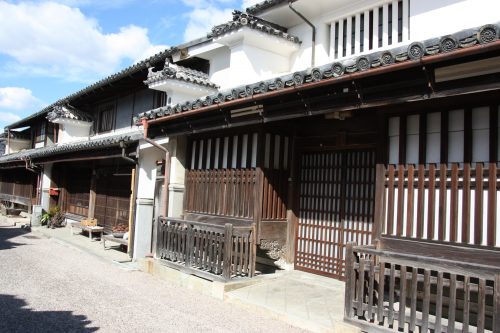 L'architecture singulière du quartier historique d'Udatsu, Mima, Tokushima, Shikoku, Japon