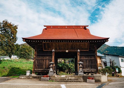 Porte Niou-mon, village de Kosuge, près d'Iiyama, préfecture de Nagano, Japon