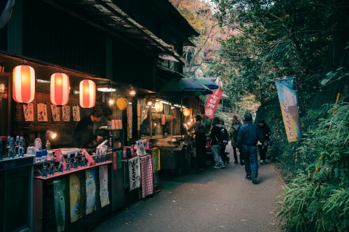 Boutiques de snack près de la cascade de Mino, Osaka, région de Kinki, Japon