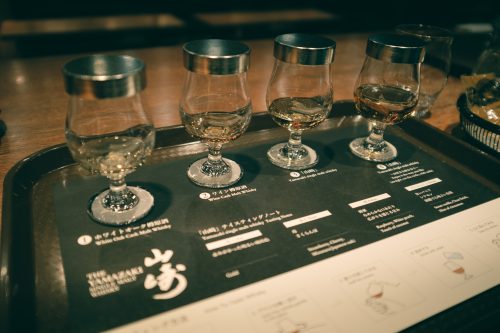 Dégustation de whisky à la Distillerie Yamazaki, Osaka, région du Kansai, Japon