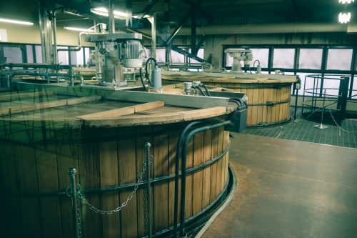 Cuves de la Distillerie de whisky Yamazaki, Osaka, région du Kansai, Japon