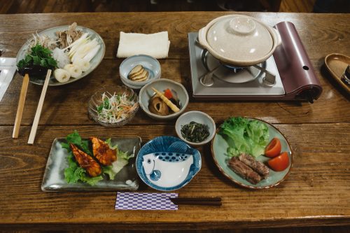 Les petits plats servis au dîner à l'auberge Yodel, Semboku, Akita, Japon