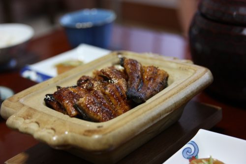 Restaurant installé dans une maison traditionnelle à Higashisonogi, préfecture de Nagasaki : cuisine avec des ingrédients locaux, anguille