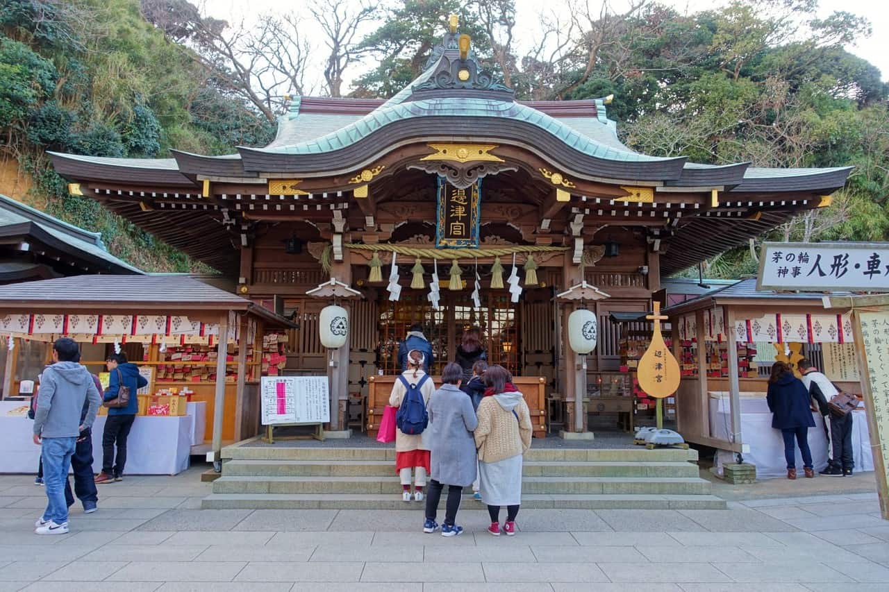 Un des bâtiments du sanctuaire shinto Enoshima-jinja sur l'île d'Enoshima, Fujisawa, préfecture de Kanagawa
