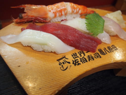 Assortiment de nigiri sushis 